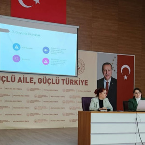 Afyon Kocatepe Üniversitesi Özel Eğitim bölümü öğretim görevlisi Doç.Dr. Fatma Betül Şenol tarafından Müdürlüğümüz bünyesinde çalışan meslek elemanlarına eğitim verilmiştir. - fotoğraf 1