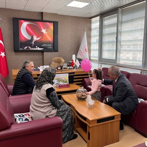 Bir çocuğa verilebilecek en güzel hediye ailedir. - fotoğraf 1
