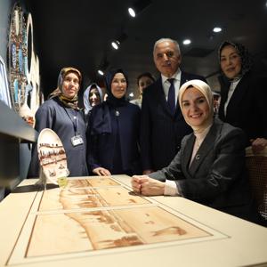 Bakanımız Göktaş "Zamanın İzlerinde Sanata Yolculuk" sergisinin açılışına katıldı - fotoğraf 2