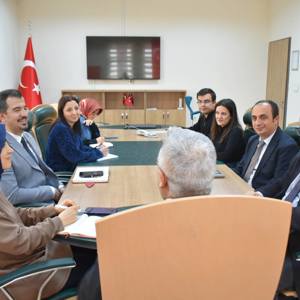 İl Müdürümüz Faruk UYSAL başkanlığında, İl Müdür Yardımcımız, Aile Toplum Hizmetleri Birimi ve Sosyal Hizmet Merkezleri Müdürleri'nin katılımıyla toplantı gerçekleştirildi. - fotoğraf 2