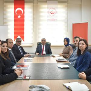 İl Müdürümüz Faruk UYSAL başkanlığında, İl Müdür Yardımcımız, Aile Toplum Hizmetleri Birimi ve Sosyal Hizmet Merkezleri Müdürleri'nin katılımıyla toplantı gerçekleştirildi. - fotoğraf 1