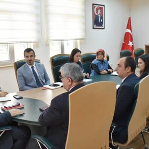 İl Müdürümüz Faruk UYSAL başkanlığında, İl Müdür Yardımcımız, Aile Toplum Hizmetleri Birimi ve Sosyal Hizmet Merkezleri Müdürleri'nin katılımıyla toplantı gerçekleştirildi. - fotoğraf 3
