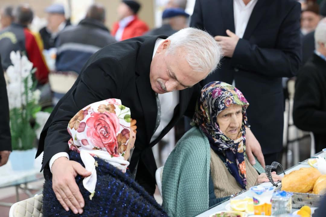 🌙 2025 Aile Yılında Ramazan’ın Bereketini Ailemizin Kıymetli Büyüklerinin Dualarında Aradık! - fotoğraf 1