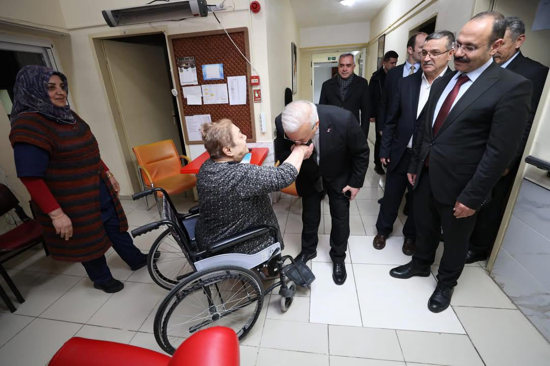 🌙 2025 Aile Yılında Ramazan’ın Bereketini Ailemizin Kıymetli Büyüklerinin Dualarında Aradık! - fotoğraf 3