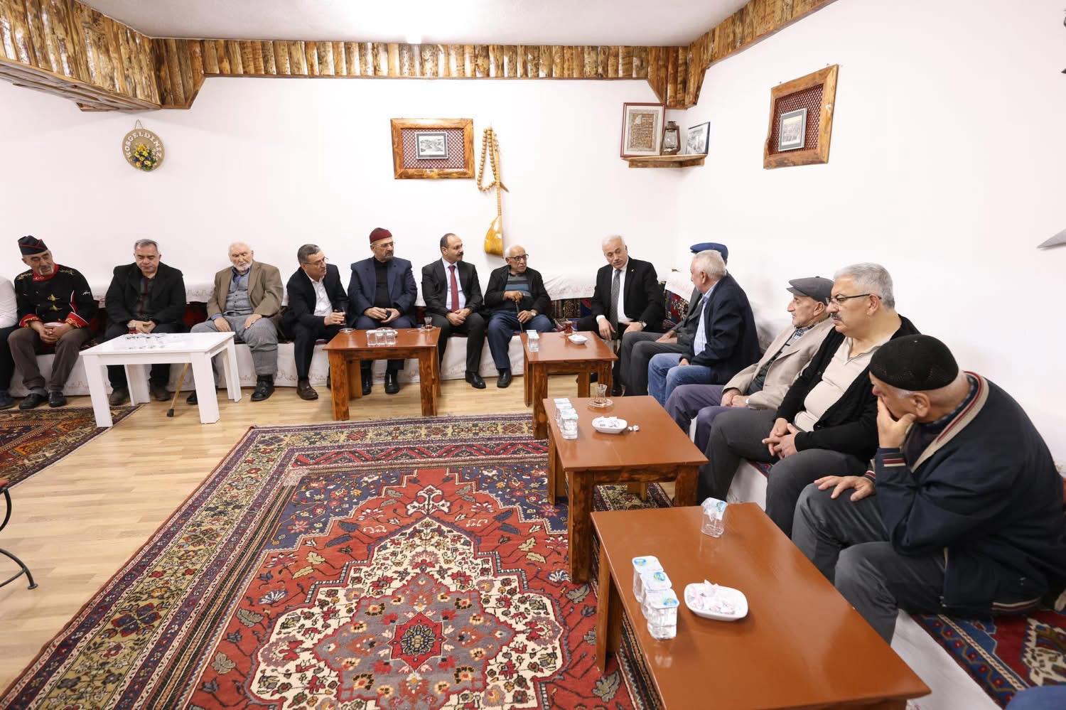 🌙 2025 Aile Yılında Ramazan’ın Bereketini Ailemizin Kıymetli Büyüklerinin Dualarında Aradık! - fotoğraf 4