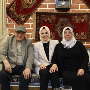 Aile ve Sosyal Hizmetler Bakanımız Göktaş, Kırşehir’de 56 yıllık evli çiftin çay davetini geri çevirmedi - fotoğraf 1