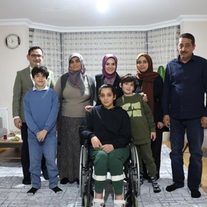 Bakanımız Göktaş, depremzede Sınırgeç ailesinin iftar sofrasına konuk oldu - fotoğraf 5