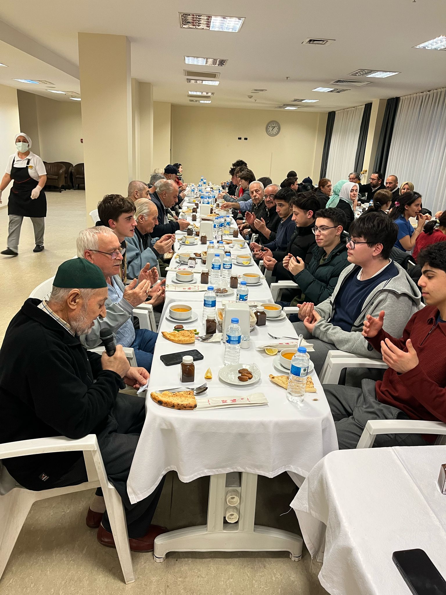 Nun Okullarından gelen değerli gençlerimizi Huzurevlerimizdeki kıymetli büyüklerimizle iftar programında bir araya getirdik. 
