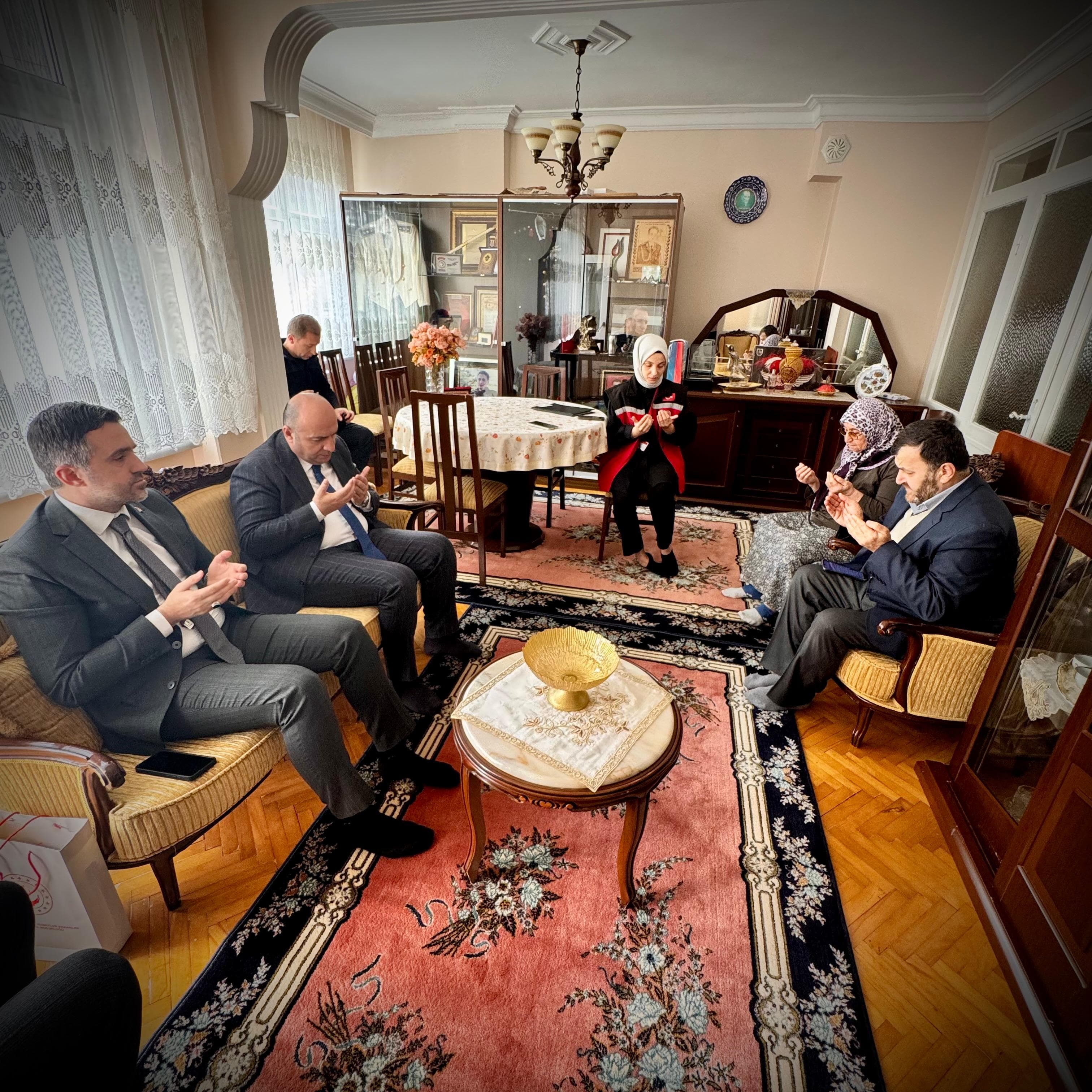 İl Müdürümüz Sn. Ömer TURAN, Şehit Yakınlarımızı ve Gazilerimizi düzenli olarak hanelerinde ziyaret etmeye devam etmektedir.