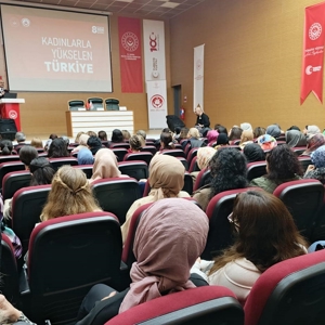 Kadının Gücüyle Güçlenen Toplum: Aile Yılı Söyleşisi Gerçekleştirildi - fotoğraf 7