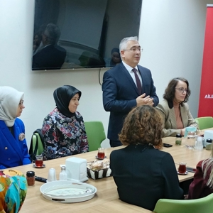 8 Mart Dünya Kadınlar Günü çerçevesinde, İl Müdürümüz Faruk UYSAL, Kadın konuk evinde hizmet alan kadınlar ve çocuklarla iftar programında bir araya geldi. - fotoğraf 1
