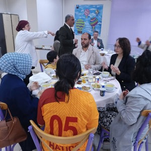 10 Mart Uluslararası Kadın Hakimler Günü kapsamında, Ovaakça Çocuk Evleri Sitesi’nde kadın hâkimlerimizin onuruna bir iftar programı düzenlendi.  - fotoğraf 2