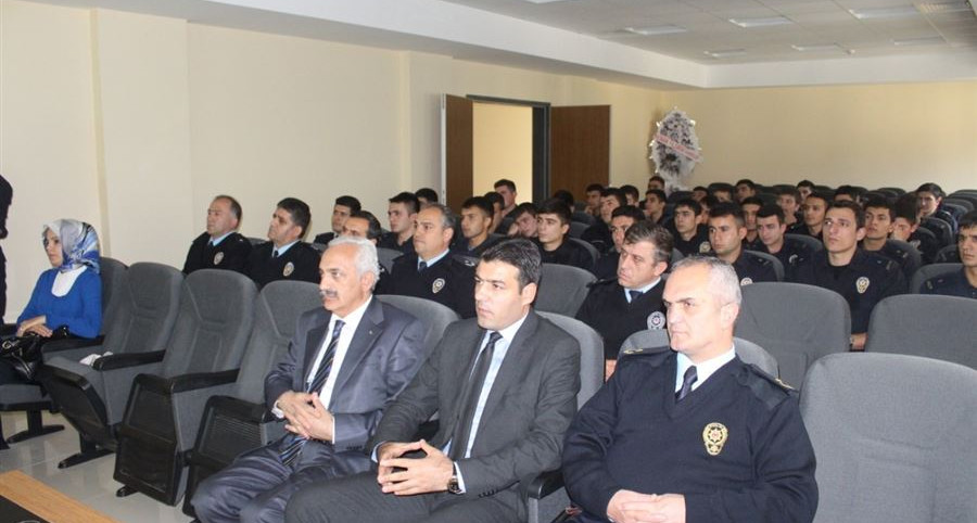 Rize'de Evlilik Öncesi Eğitim Programı dahilinde Polis Meslek Yüksek Okulu Öğrencileri eğitim aldı.
