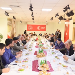İFTARDA KIYMETLİ BÜYÜKLERİMİZİN SOFRASINA MİSAFİR OLDUK - fotoğraf 2