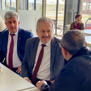 İl Müdürümüz Güldal Akşit Huzurevimizdeki Değerli Büyüklerimizle Bir Araya Geldi - fotoğraf 1