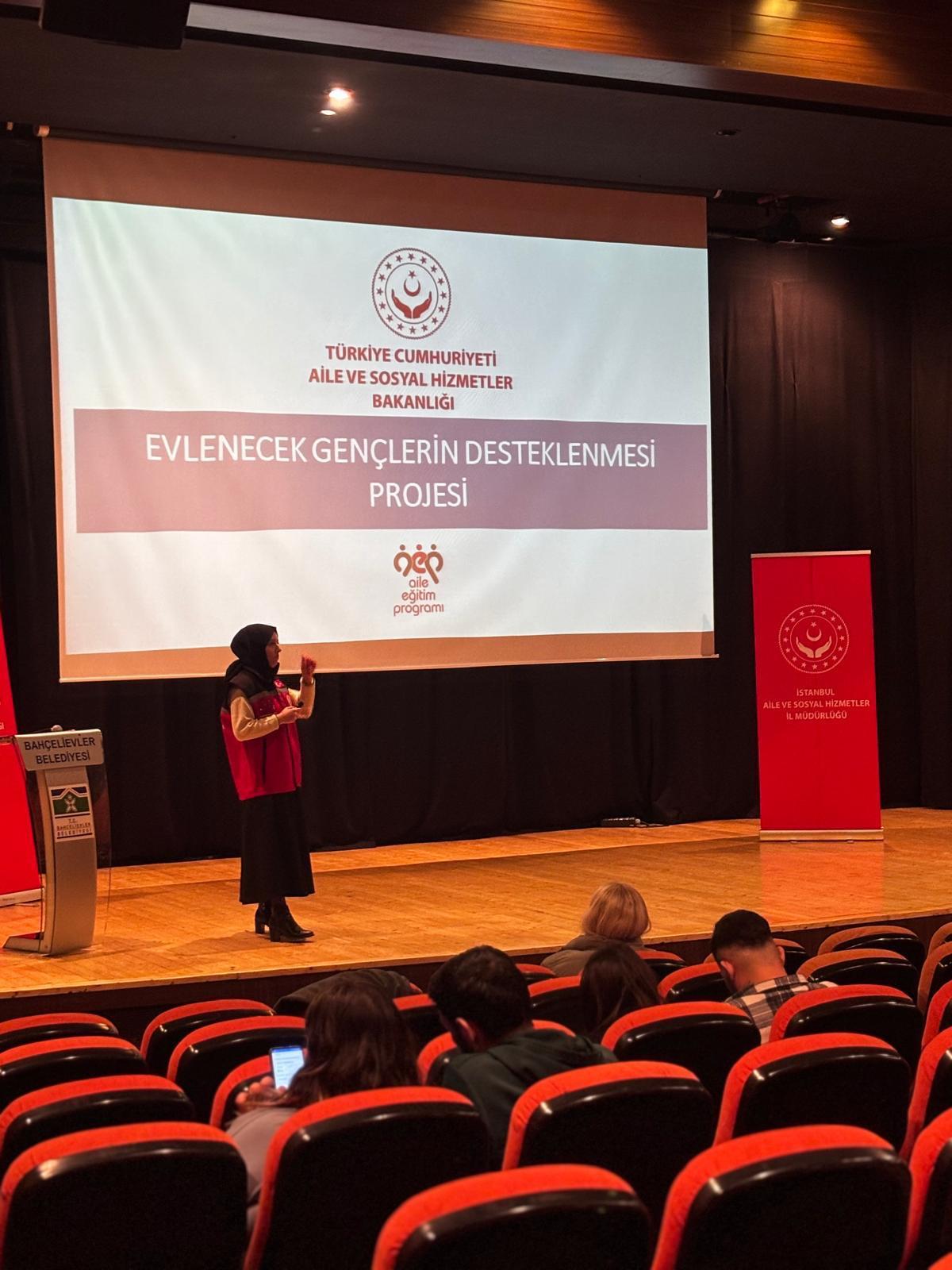 2025 Aile Yılı kapsamında 'Evlenecek Gençlerin Desteklenmesi Projesi' ile Evlilik Kredisi onaylanan çiftlerimize 'Evlilik Öncesi Eğitim Programı' kapsamında eğitimler vermeye devam ediyoruz.