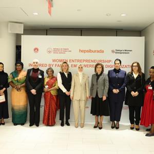 Bakanımız Göktaş: "Türkiye olarak iş hayatında güçlendiren politikalarla kadınları desteklemeye gayret ediyoruz" - fotoğraf 8