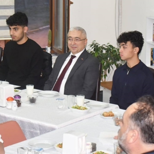 Çocuk Evleri’nde Anlamlı İftar - fotoğraf 1