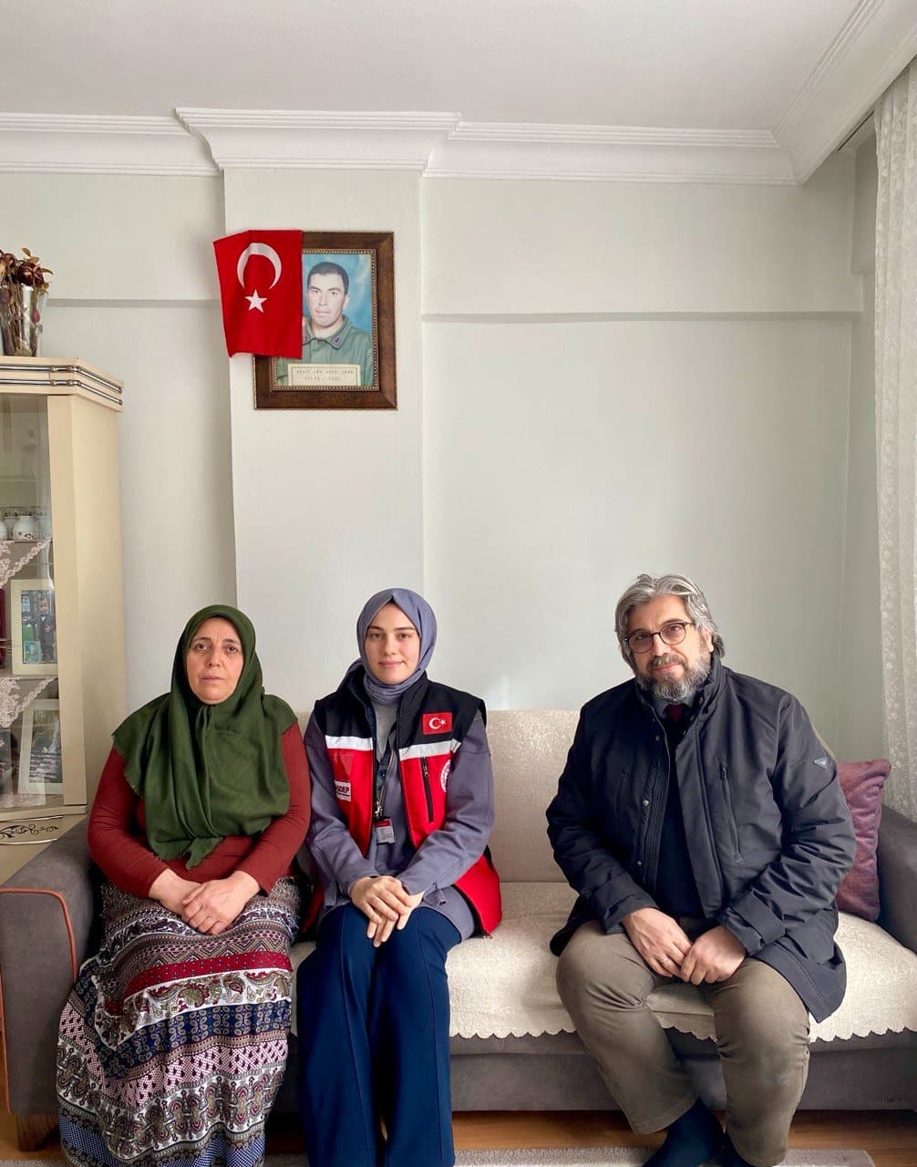 İl Müdürlüğümüze bağlı Sosyal Hizmet Merkezlerimiz tarafından İl genelinde kıymetli Şehit Yakınlarımız ve Kahraman Gazilerimizi ziyaretlere devam ediyoruz. 