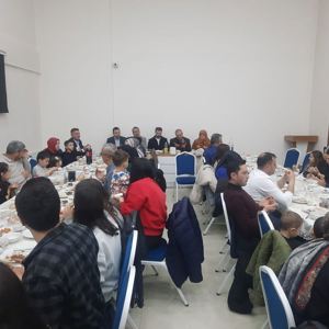 İl Müdürümüz Bilal Erdoğan, Çocukevleri Sitesi’nde Çalışma Arkadaşlarımız ve Aileleri İçin Düzenlenen İftar Programına Katıldı - fotoğraf 1