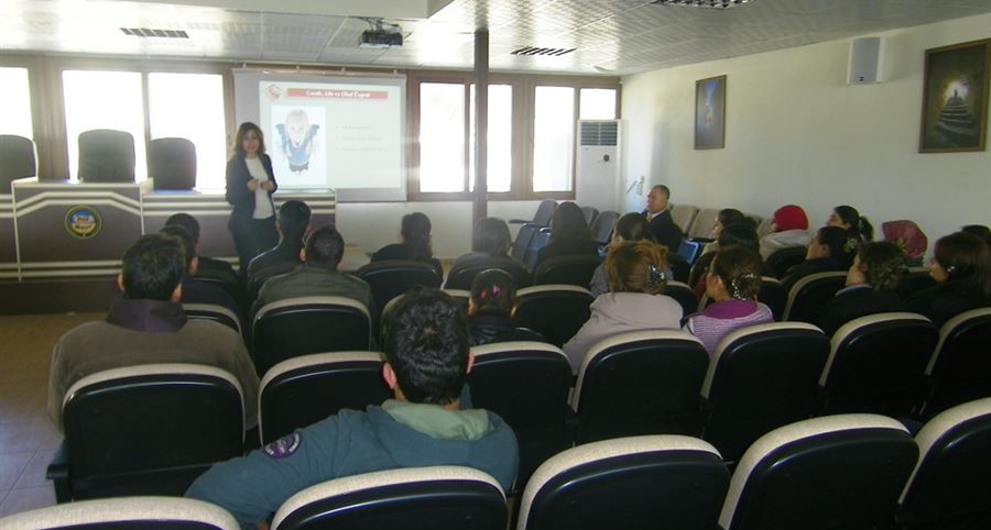 Hatay'da Aile Eğitim Programı kapsamında “Hayatın İlk Çeyreği 0-18 Yaş” semineri verildi.