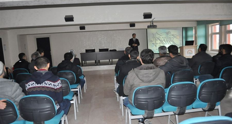 Batman'da denetimli serbestlikten yararlanan 130 hükümlüye "Aile İçi İletişim" semineri verildi.