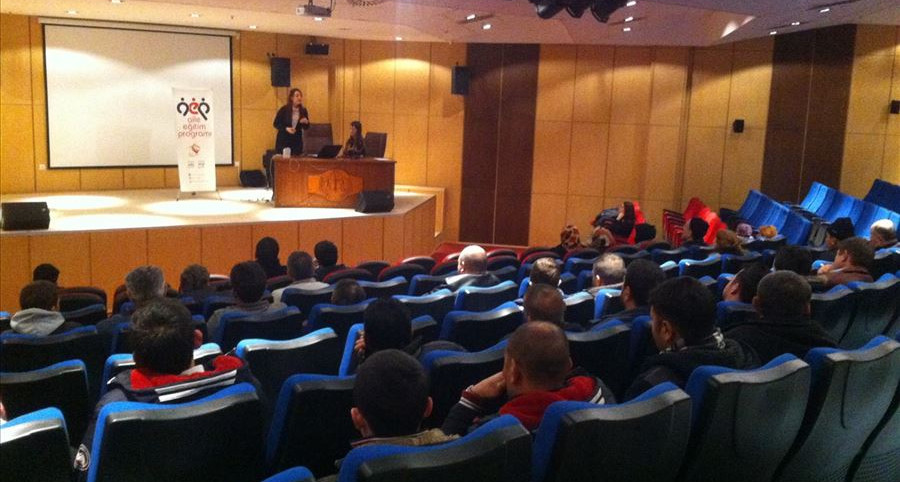 Edirne'de Aile Eğitim Programı dahilinde "Aile İçi İletişim" semineri verildi.