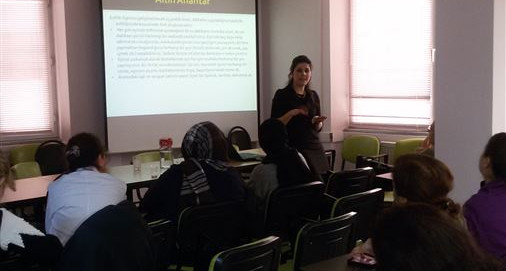 İstanbul'da Aile Eğitim Programı kapsamında "Sağlıklı Evlilik" semineri verildi.