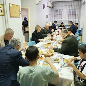 Geleceğin Teminatı Çocuklarla Anlamlı İftar Buluşması - fotoğraf 1