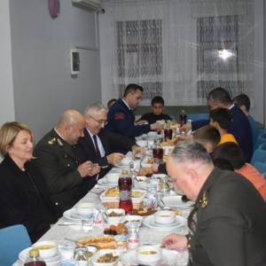 Geleceğin Teminatı Çocuklarla Anlamlı İftar Buluşması - fotoğraf 4
