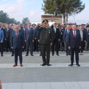 18 MART ÇANAKKALE ZAFERİ'nin 110. YIL DÖNÜMÜNDE ŞEHİTLİK ZİYARETİ - fotoğraf 1