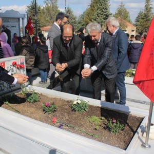 18 MART ÇANAKKALE ZAFERİ'nin 110. YIL DÖNÜMÜNDE ŞEHİTLİK ZİYARETİ - fotoğraf 7