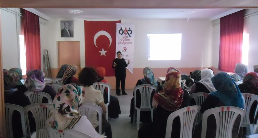 Aksaray'da “Evlikte İletişim, Çatışma Sebepleri ve Çözüm Yolları” konulu eğitim verildi.