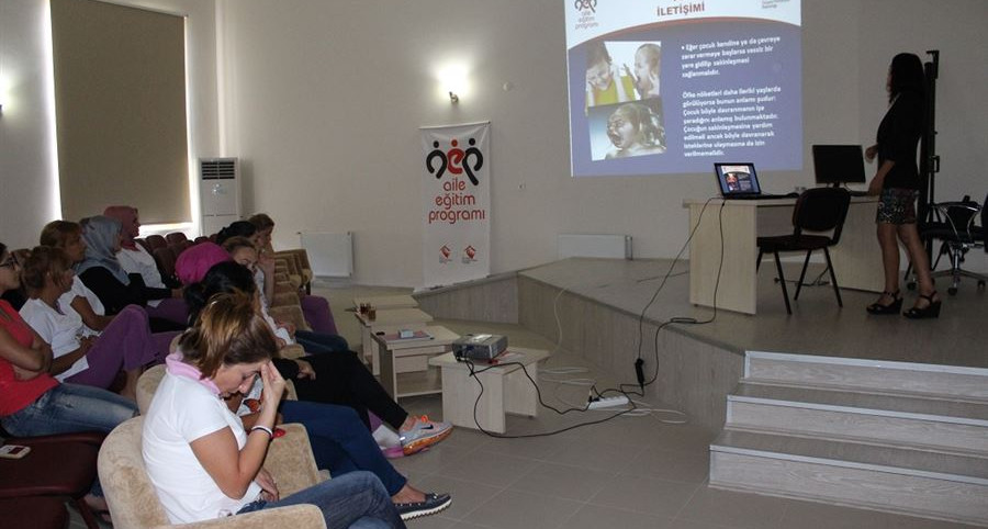 Sinop’ta bakım elemanlarına “Davranış Problemleri ve Başa Çıkma Yolları”, “Gençliğe İlk Adımlar(12-18 yaş)”  konularında eğitim verildi.