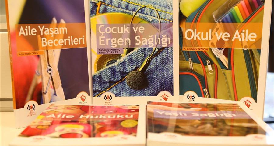 Edirne'de görevli bakıcı annelere yönelik "Okul ve Aile" konulu seminer verildi.