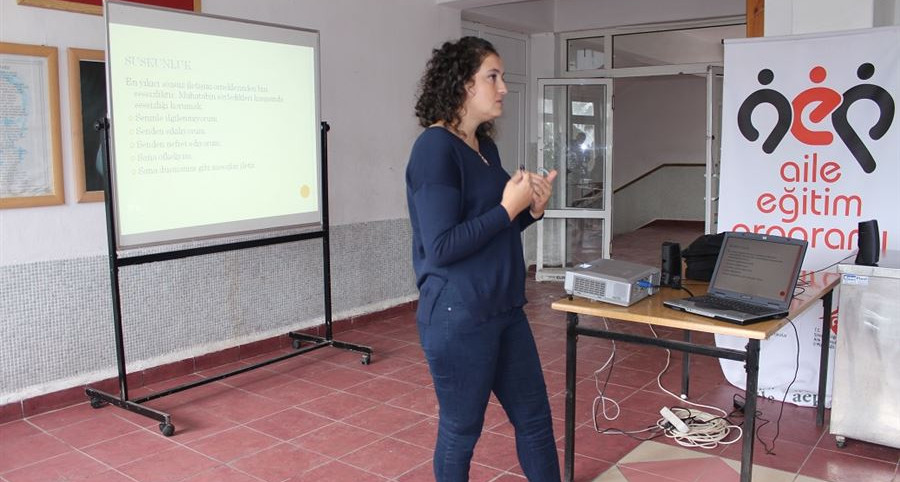 Sinop'ta Aile Eğitim Programı kapsamında "Aile İçi İletişim” eğitimi verildi.