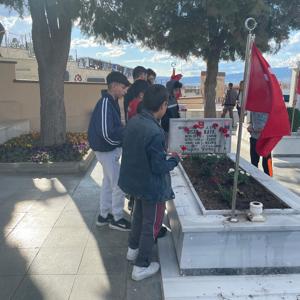 13-18 Yaş Çocuk Evleri Sitesi Müdürlüğünde Hizmet Alan Çocuklarımızın Şehitlik Ziyareti - fotoğraf 1
