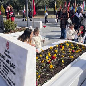 Müdürlüğümüzde Sosyal ve Ekonomik Destek Hizmetinden Yararlanan Ailelerimiz ile Şehitlik Ziyaretimiz - fotoğraf 5