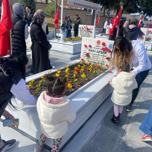 Müdürlüğümüzde Sosyal ve Ekonomik Destek Hizmetinden Yararlanan Ailelerimiz ile Şehitlik Ziyaretimiz - fotoğraf 6