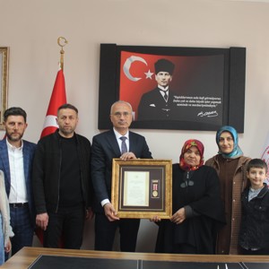 Şehidimiz Selman Güler’in Ailesine Devlet Övünç Madalyası ve Beratı Takdim Edildi! - fotoğraf 5