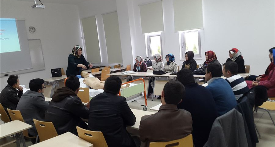 Kastamonu'da AEP kapsamında 17 bakım elemanına hizmet içi eğitim verildi.