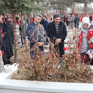 2025 Aile Yılı kapsamında, 18 Mart Çanakkale Zaferi ve Şehitleri Anma Günü dolayısıyla 15 Temmuz Şehitliği, Kars kapı Şehitliği ziyareti yapıldı. - fotoğraf 7