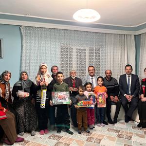 Dört Kuşak Tek Çatı Altında: Geçmişten Geleceğe Uzanan Sevgi Bağı -YANARDAĞ Ailesi- - fotoğraf 1