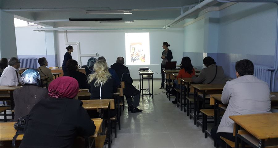Sinop'ta 53 öğrenci velisinin katıldığı "Madde Kullanım Riski ve Madde Bağımlılığından Korunma" semineri düzenlendi.
