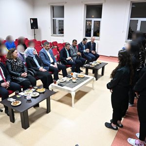Aile ve Sosyal Hizmetler İl Müdürlüğüne bağlı Çocuk Evleri Sitesi Müdürlüğü’nde iftar yemeği düzenlendi. - fotoğraf 1