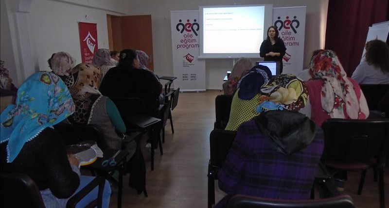 Edirne’de “Okul ve Aile”, “Aile İçi İletişim” konulu seminer düzenlendi.
