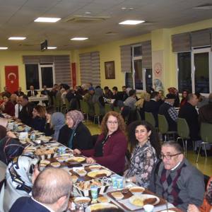 "Biz Büyük Bir Aileyiz": Ramazan Sofrasında ve Huzurevinde Sıcak Buluşma - fotoğraf 12