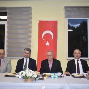 "Biz Büyük Bir Aileyiz": Ramazan Sofrasında ve Huzurevinde Sıcak Buluşma - fotoğraf 5