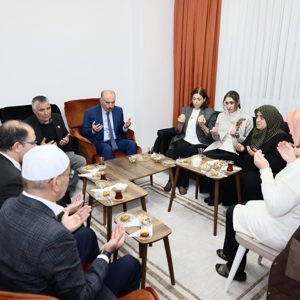 ŞEHİDİMİZİN EMANETİ KIYMETLİ AİLEMİZİ RAMAZAN VESİLESİ İLE ZİYARET ETTİK - fotoğraf 2