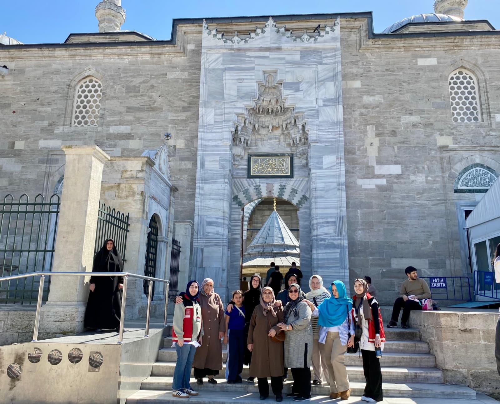 2025 'Aile Yılı' kapsamında Şehit Yakınlarımız ile Hırka-i Şerif, Fatih Sultan Mehmet Türbesi ve Mehmet Emin Tokadi Türbesini ziyaret ediyoruz.